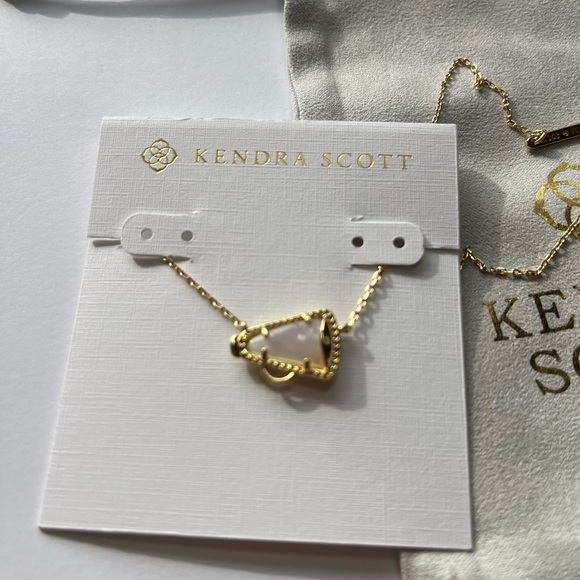 KENDRA SCOTT: BLACK AGATE CHEER PENDANT NECKLACE